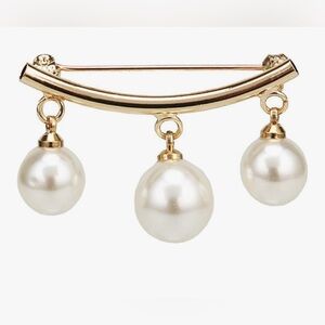 Gorgeous Dillards 18KT Dip Pearl Charm dangle brooch